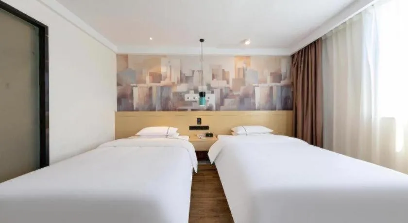 Bed in City Comfort Inn Huaihua East Station