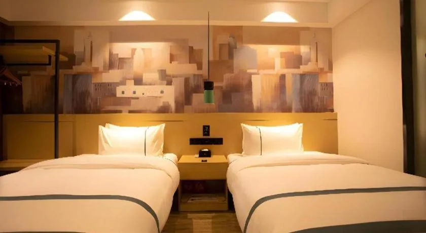 Bed in City Comfort Inn Huaihua East Station