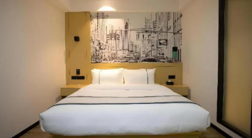 Bed in City Comfort Inn Huaihua East Station