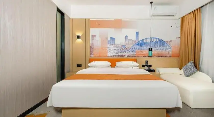 Bed in City Comfort Inn Fengshan Hongjun Road Bed in City Comfort Inn Fengshan Hongjun Road