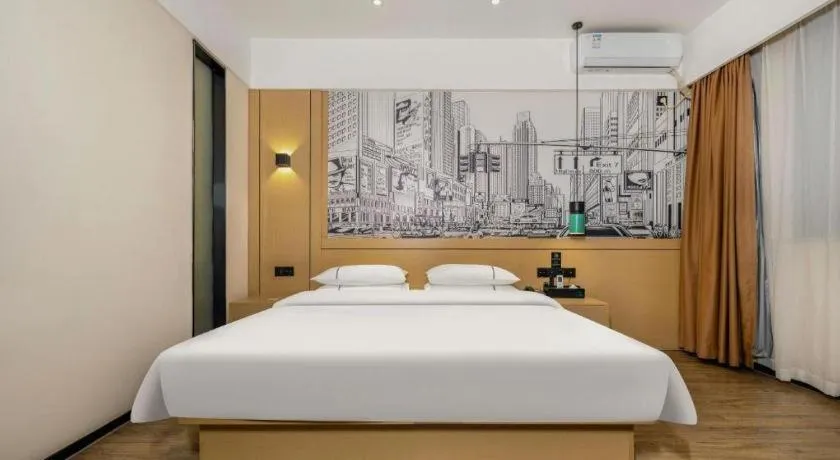Bed in City Comfort Inn Fengshan Hongjun Road
