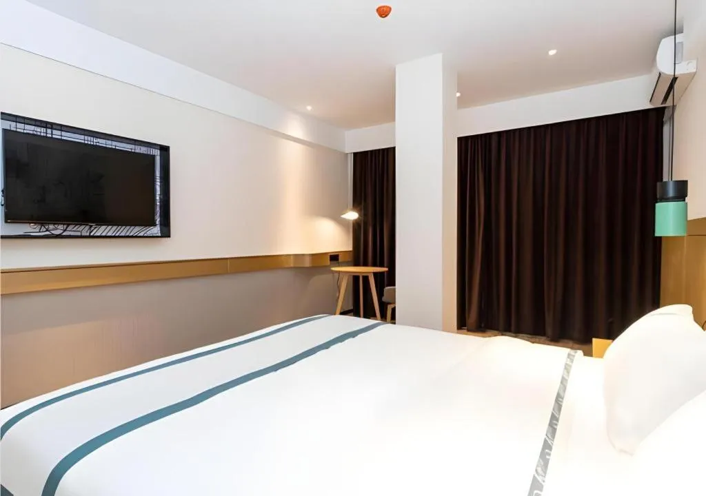 Bed in City Comfort Inn Fengshan Hongjun Road