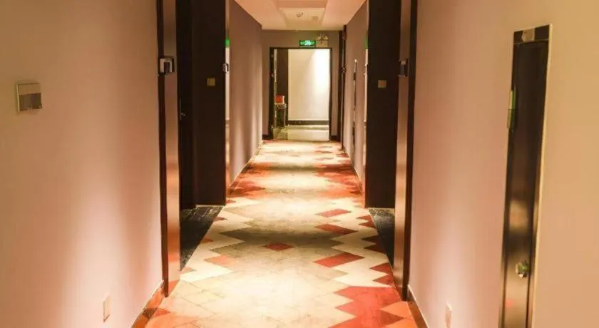 Borrman Hotel Yunfu Xinxing County Bus Station