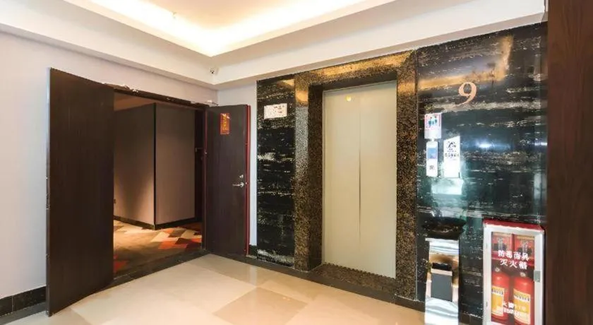 Borrman Hotel Yunfu Xinxing County Bus Station