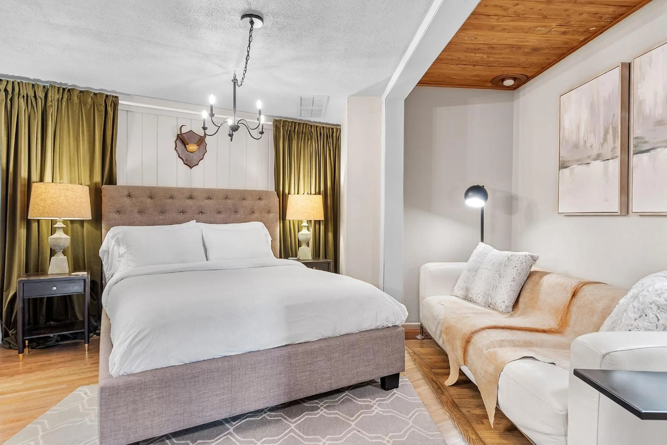 Bed in Black Forest Inn Bed & Breakfast