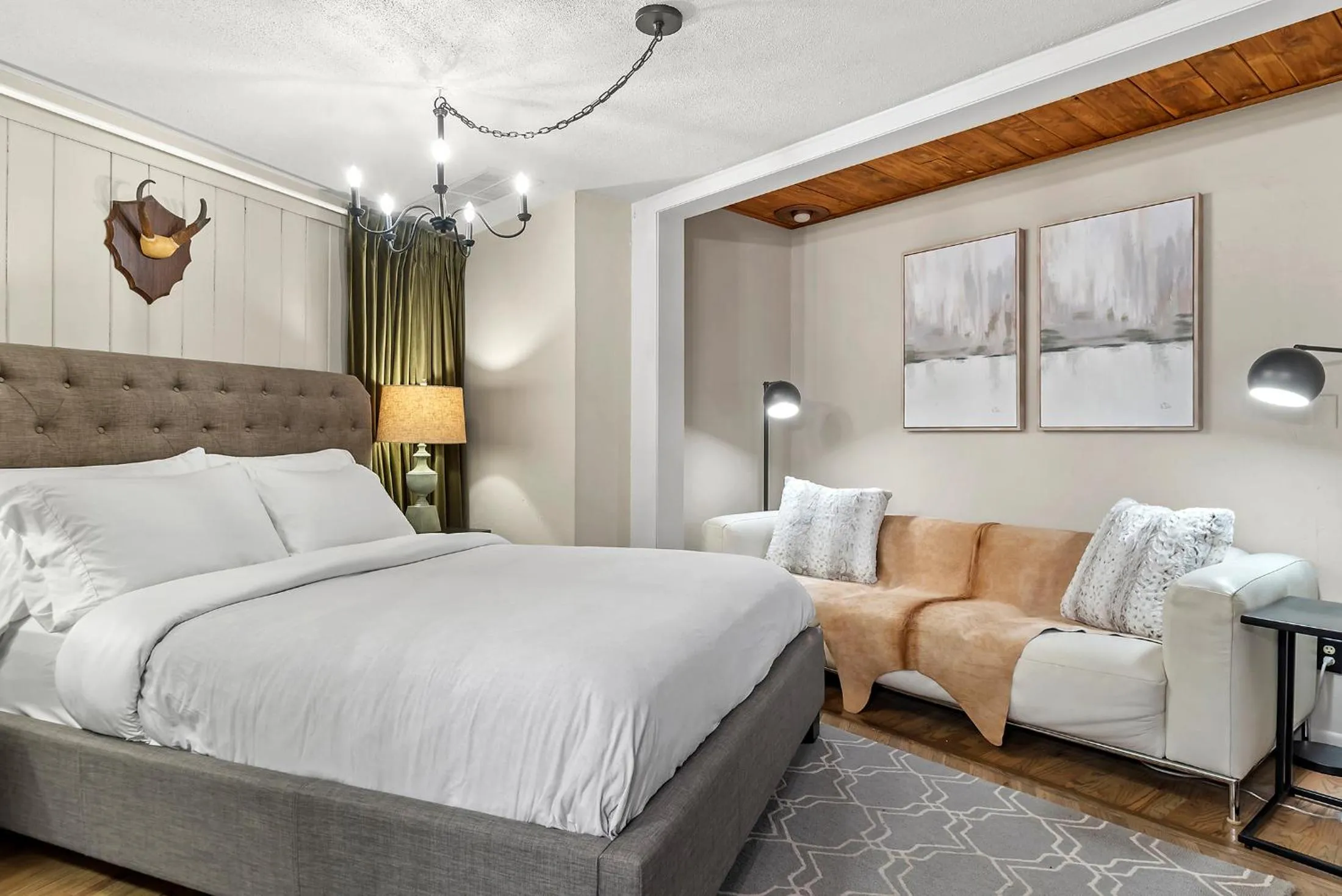 Bed in Black Forest Inn Bed & Breakfast