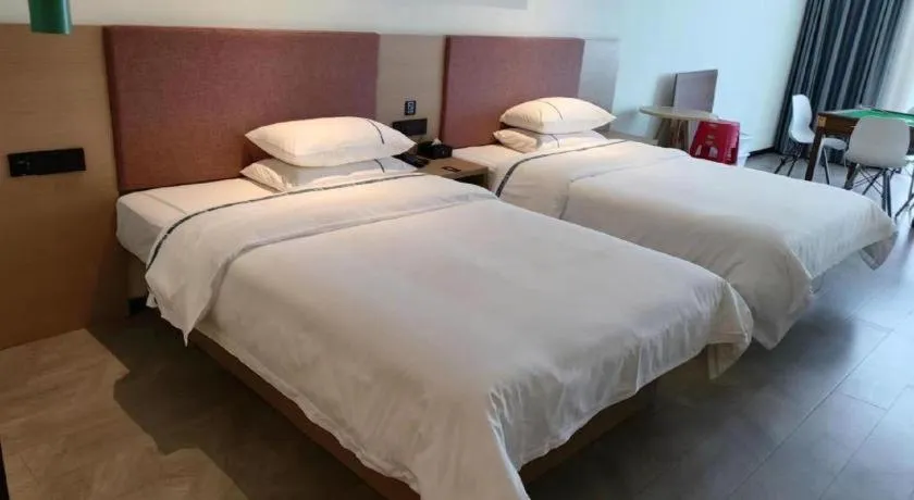 Bed in City Comfort Inn Wuhan Optics Valley Technology Exhibition Center