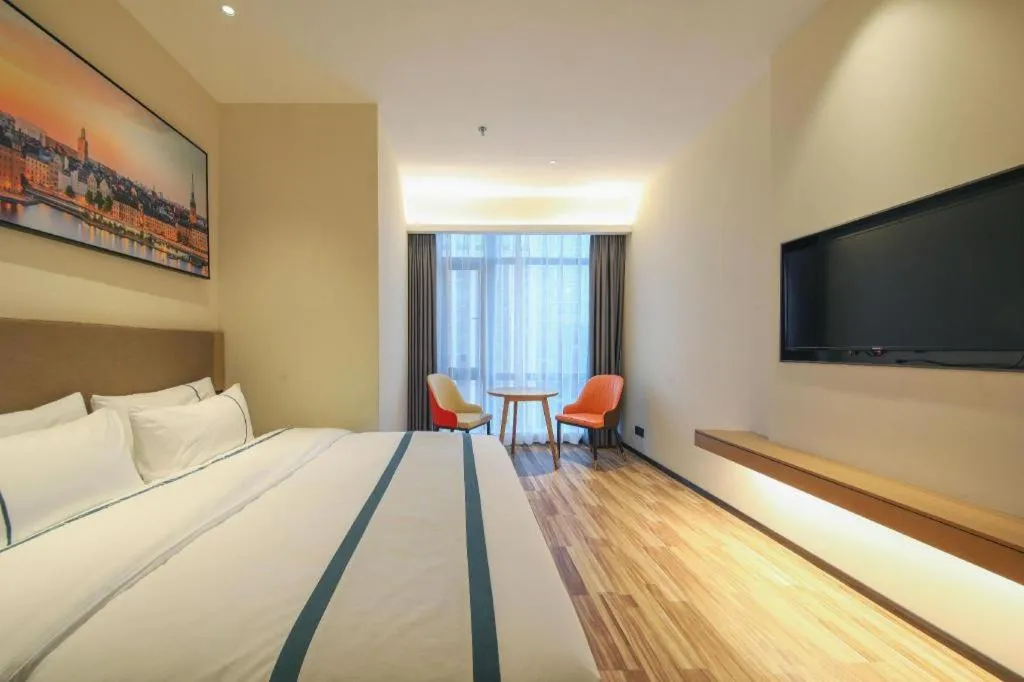 Bed in City Comfort Inn Wuhan Optics Valley Technology Exhibition Center