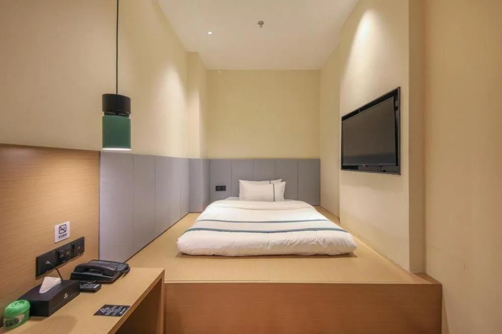 Bed in City Comfort Inn Wuhan Optics Valley Technology Exhibition Center