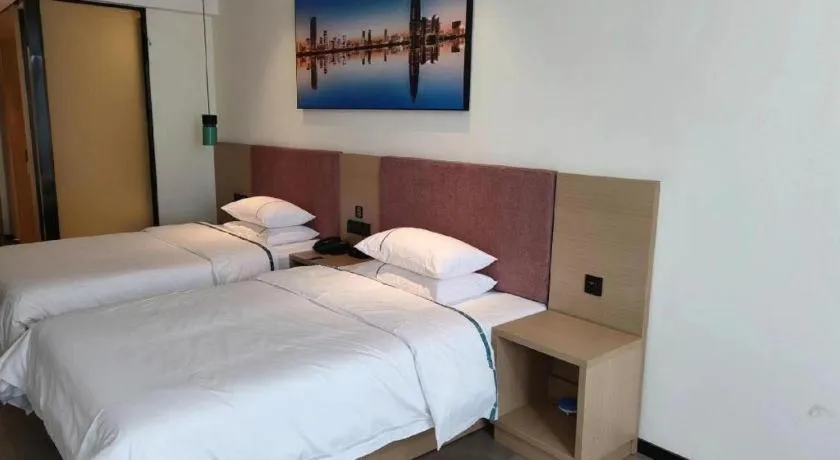Bed in City Comfort Inn Wuhan Optics Valley Technology Exhibition Center