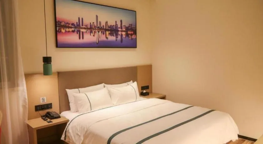 Bed in City Comfort Inn Wuhan Optics Valley Technology Exhibition Center