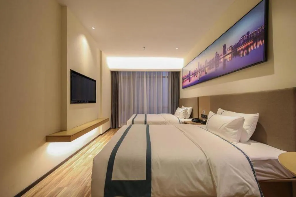 Bed in City Comfort Inn Wuhan Optics Valley Technology Exhibition Center