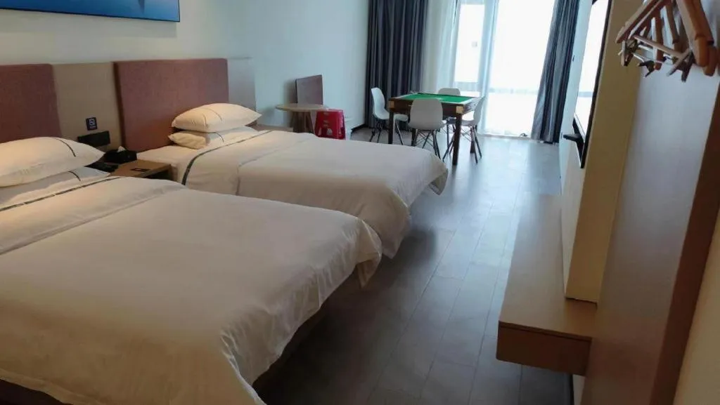 Bed in City Comfort Inn Wuhan Optics Valley Technology Exhibition Center