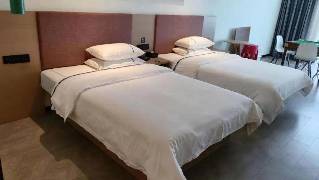 Bed in City Comfort Inn Wuhan Optics Valley Technology Exhibition Center