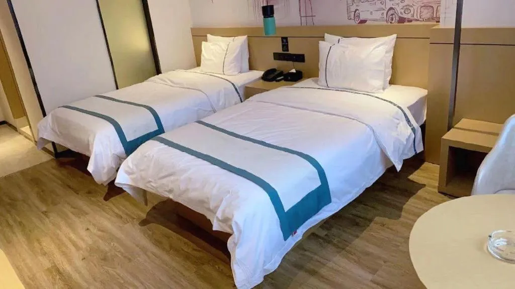 Bed in City Comfort Inn Zhongxiang Mochou Avenue