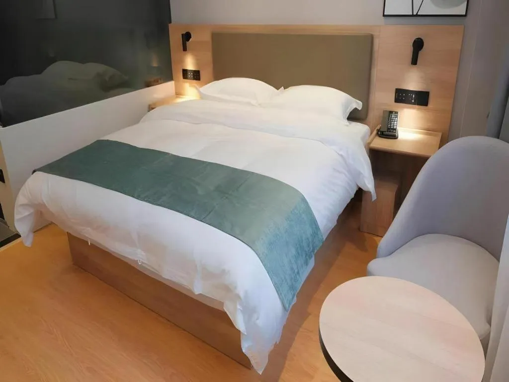 Bed in Green Tree Inn Anhui Hefei Binhu Zhuyuan Metro Station Dali Road