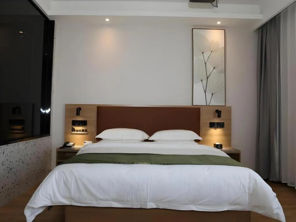 Bed in Green Tree Inn Express Inner Mongolia Ulan Qab High-Speed Railway Station