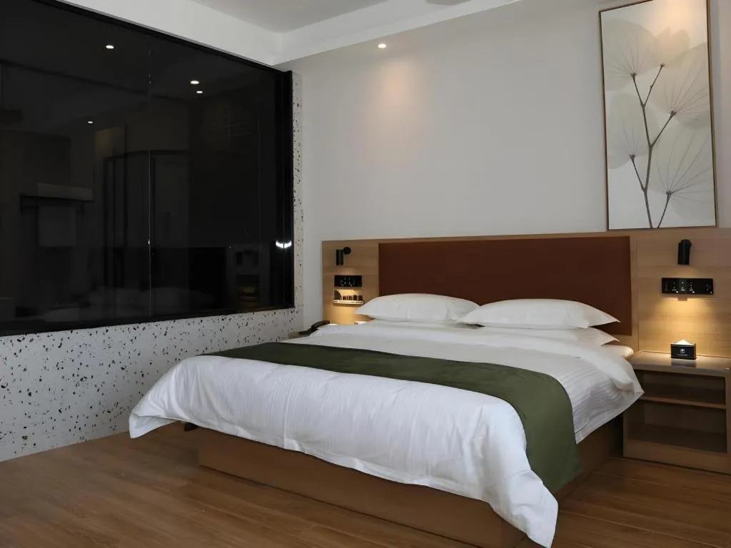 Bed in Green Tree Inn Express Inner Mongolia Ulan Qab High-Speed Railway Station