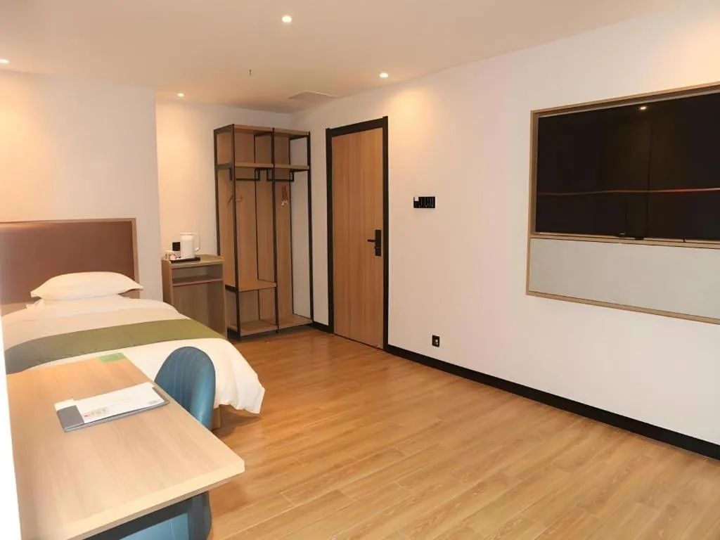 Bed in Green Tree Inn Express Inner Mongolia Ulan Qab High-Speed Railway Station