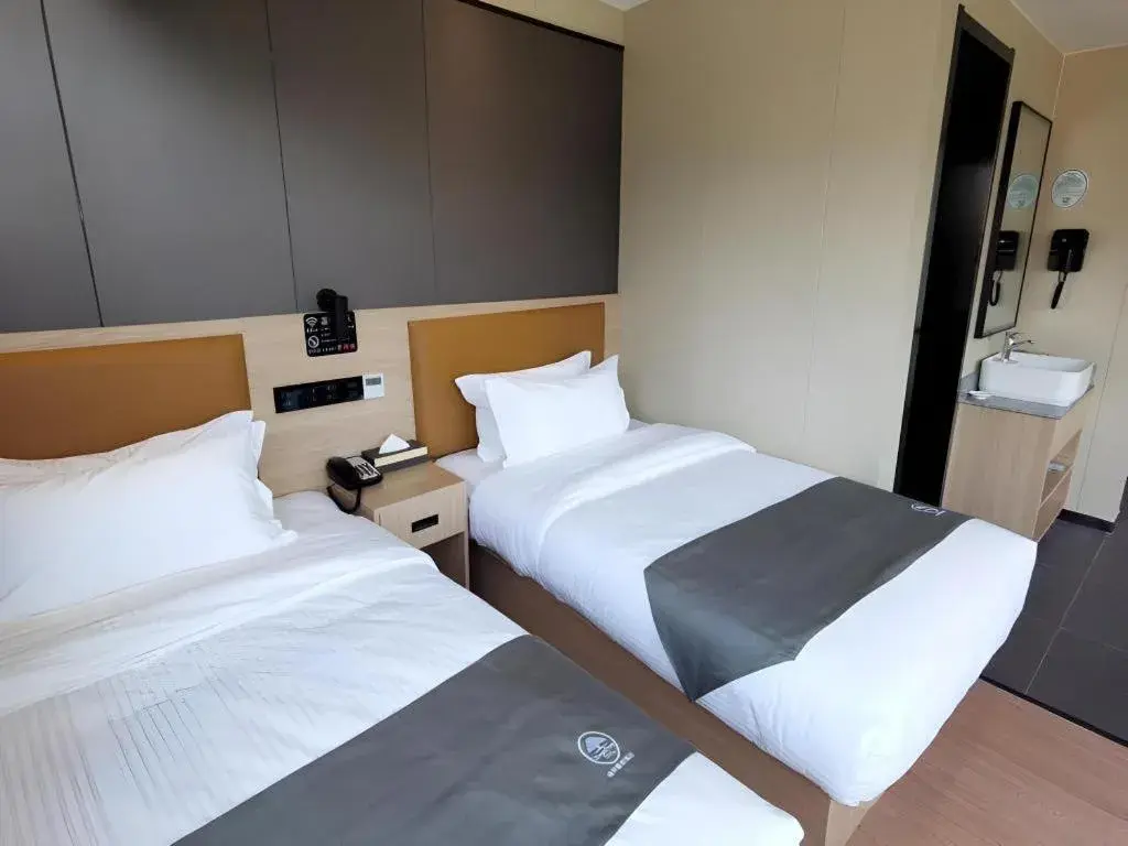 Bed in Green Tree Inn Express Tangshan Kaiping District Government Bed in Green Tree Inn Express Tangshan Kaiping District Government