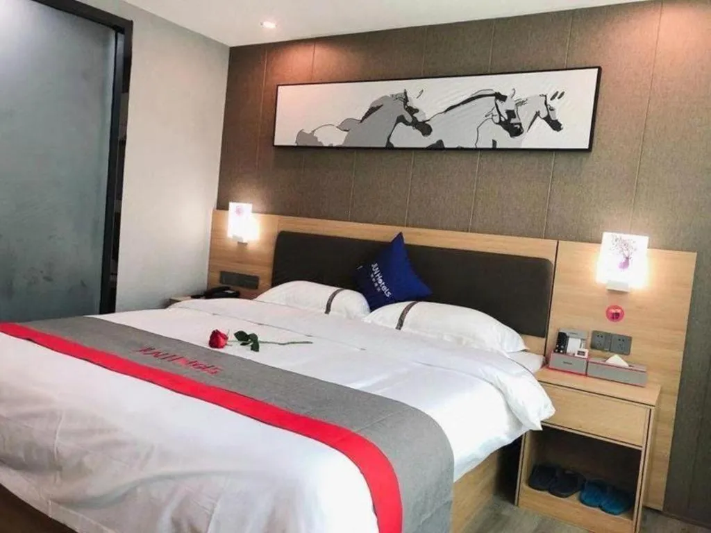 Bed in Jun Hotel Guangdong Zhanjiang Xiashan South Railway Station