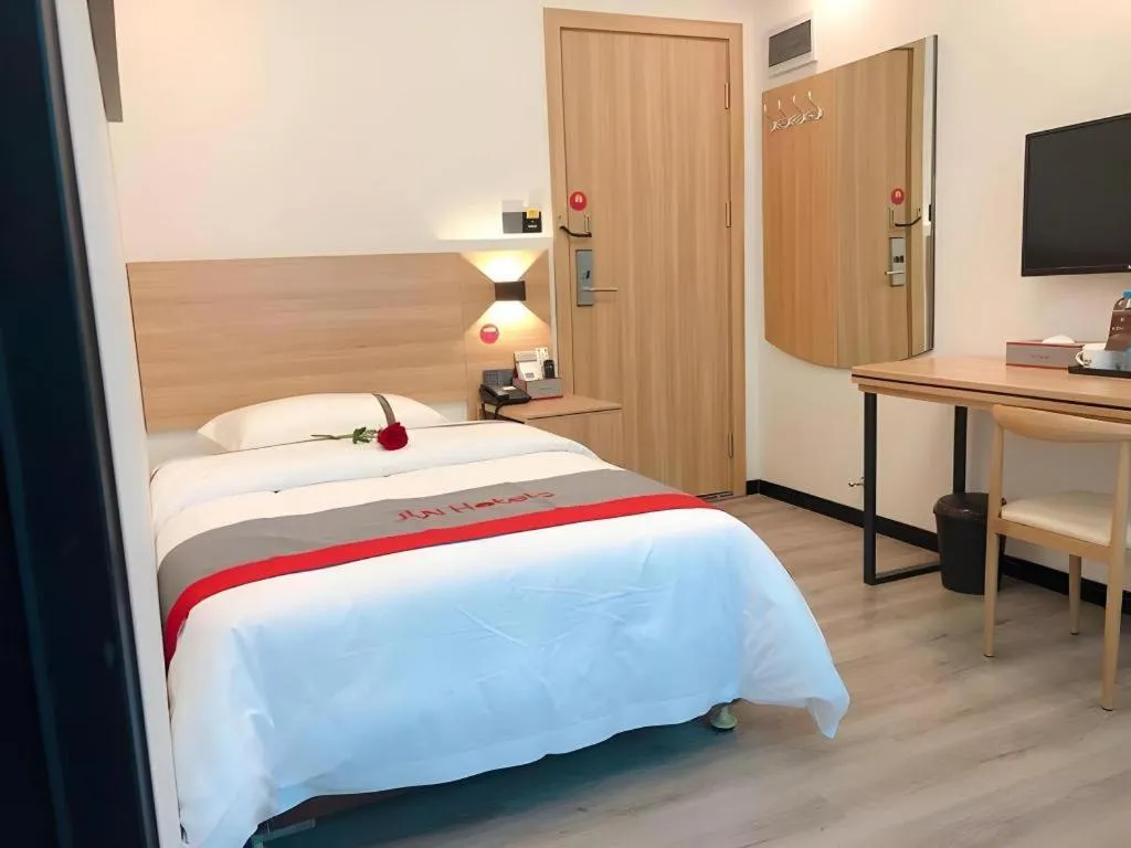 Bed in Jun Hotel Guangdong Zhanjiang Xiashan South Railway Station