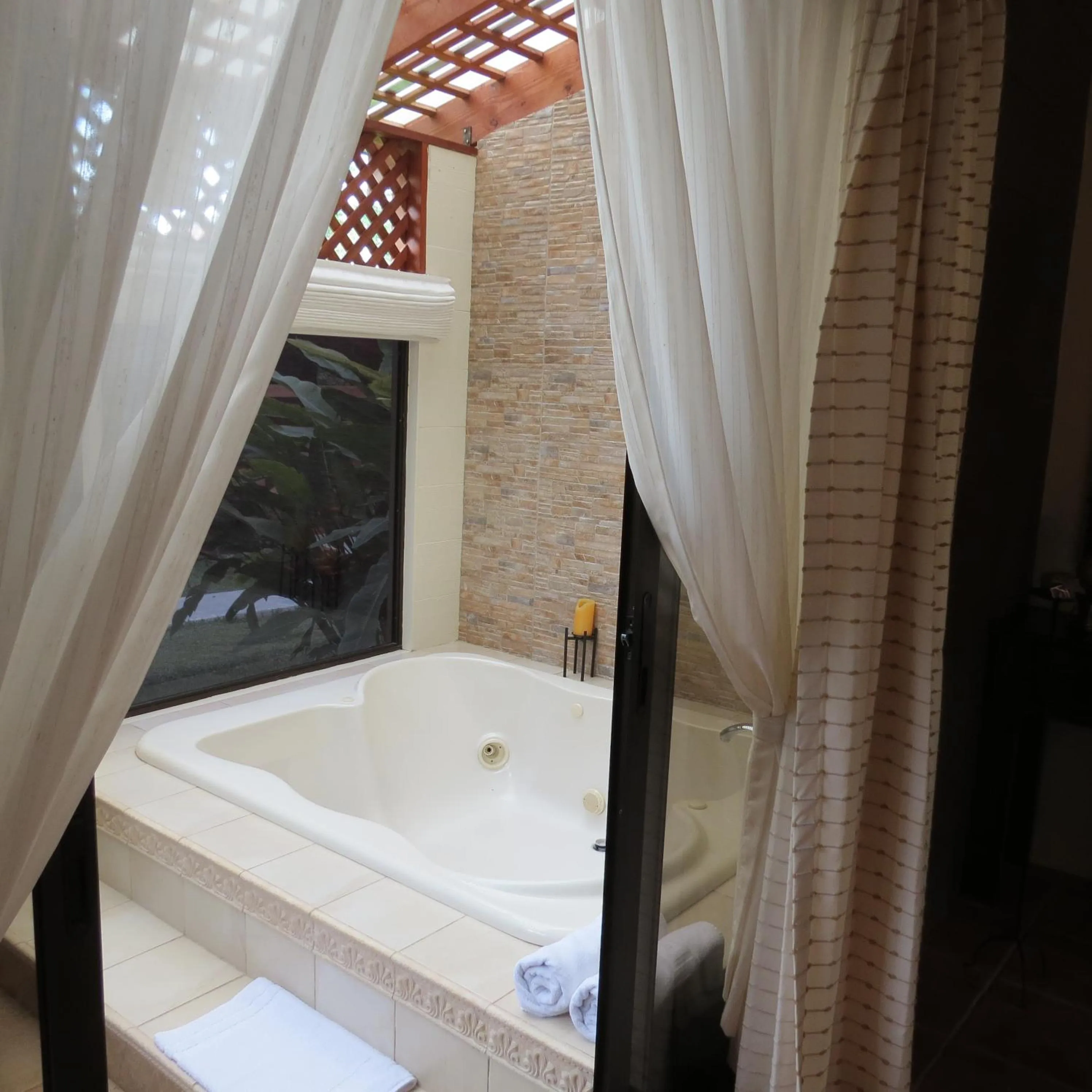 Hot Tub in Hotel El Silencio del Campo