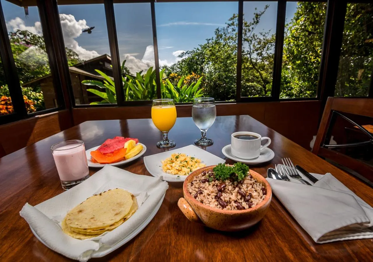 Food and drinks in Hotel El Silencio del Campo