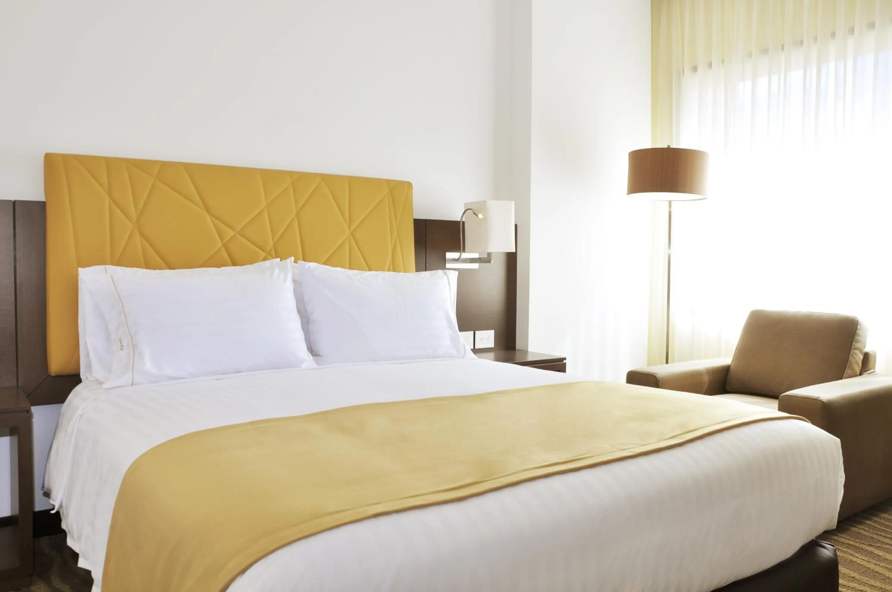 Bedroom, Bed in Holiday Inn Express & Suites Bogota Zona G By IHG