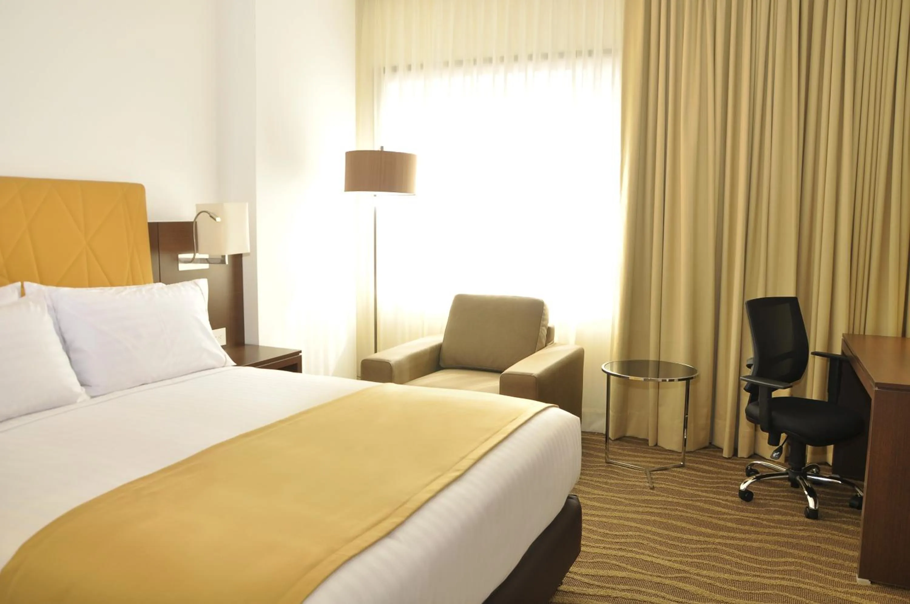 Bedroom, Bed in Holiday Inn Express & Suites Bogota Zona G By IHG