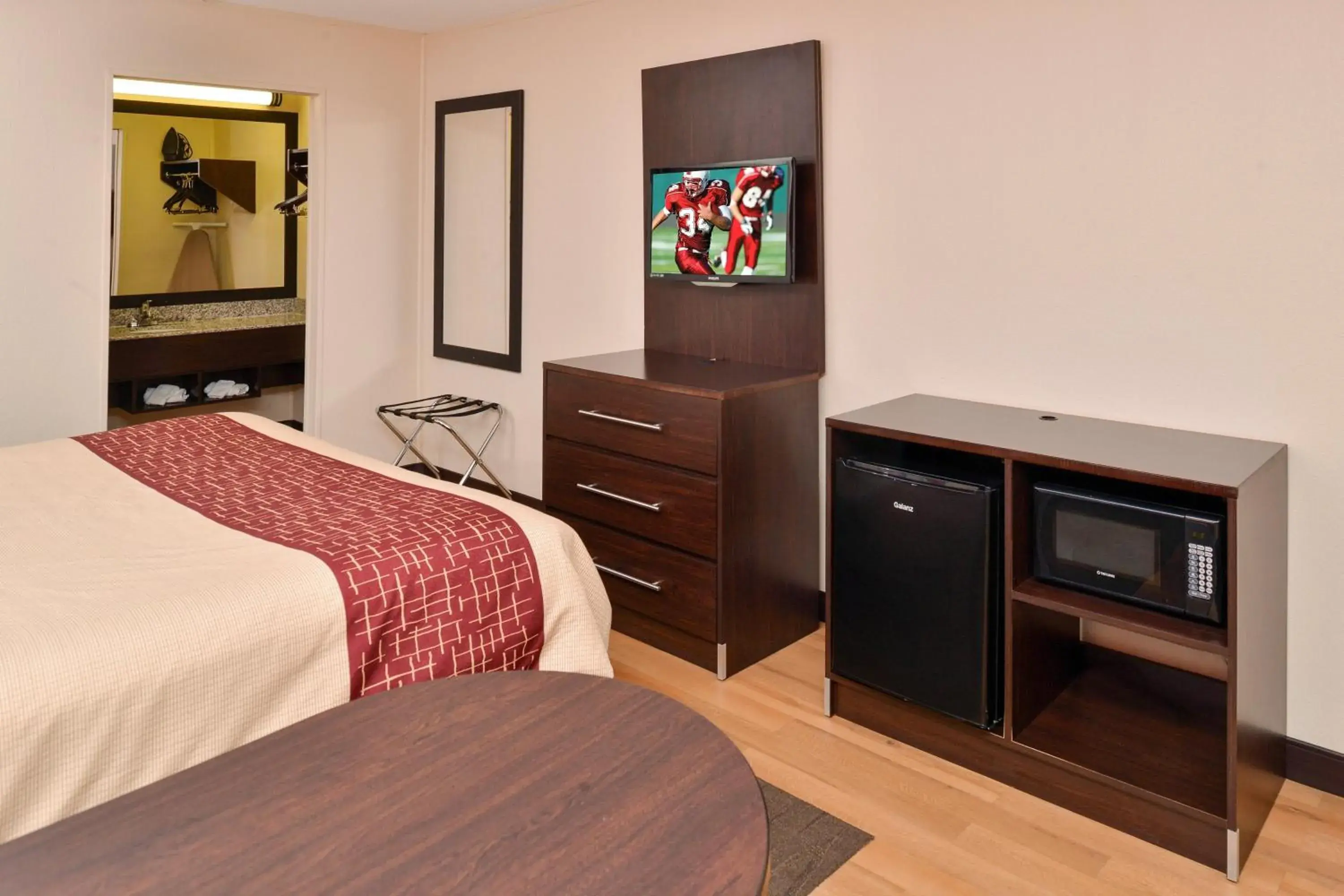 Bedroom, Bed in Red Roof Inn Marietta Bedroom, Bed in Red Roof Inn Marietta