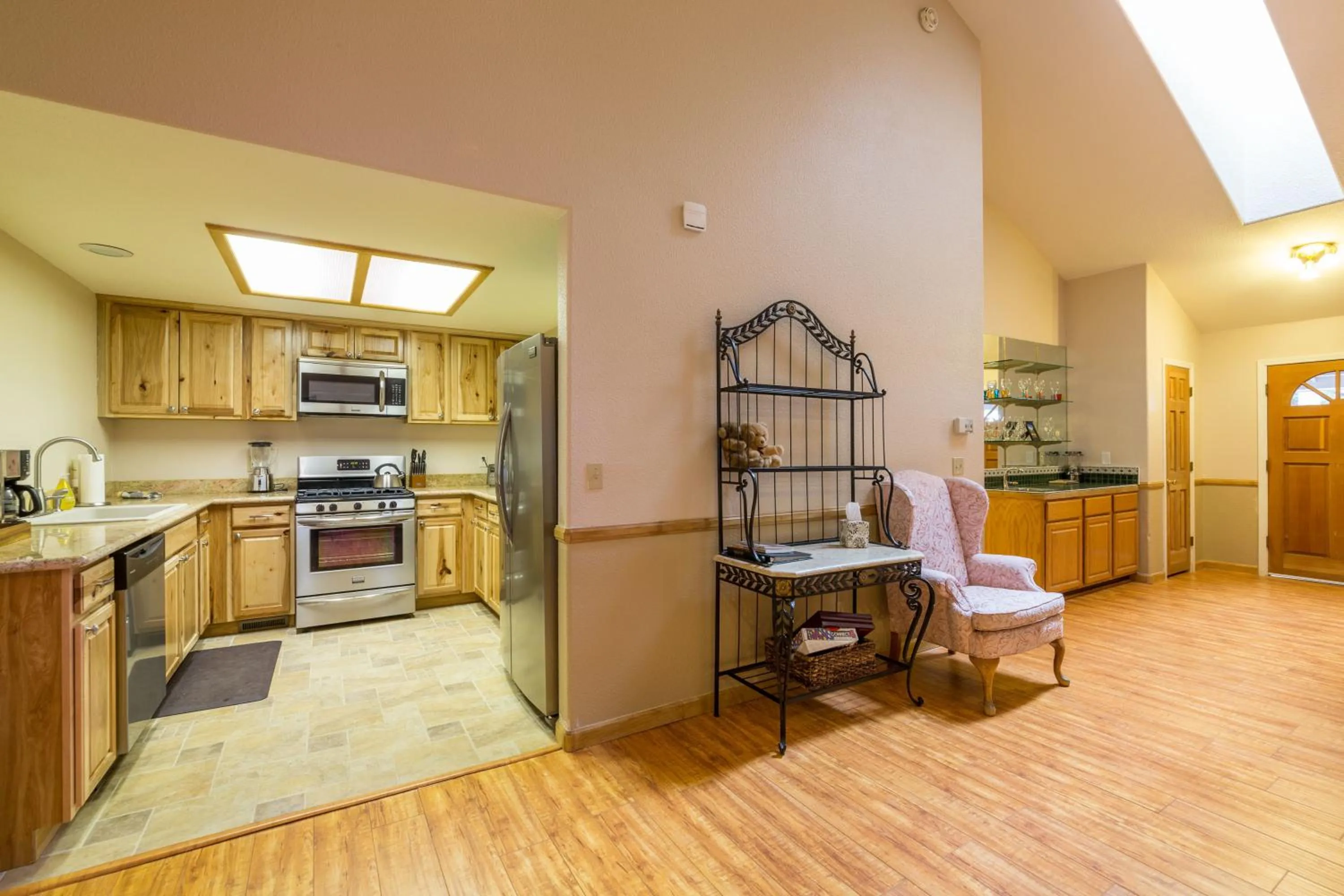 Kitchen or kitchenette in Inside Yosemite Winter Wonderland