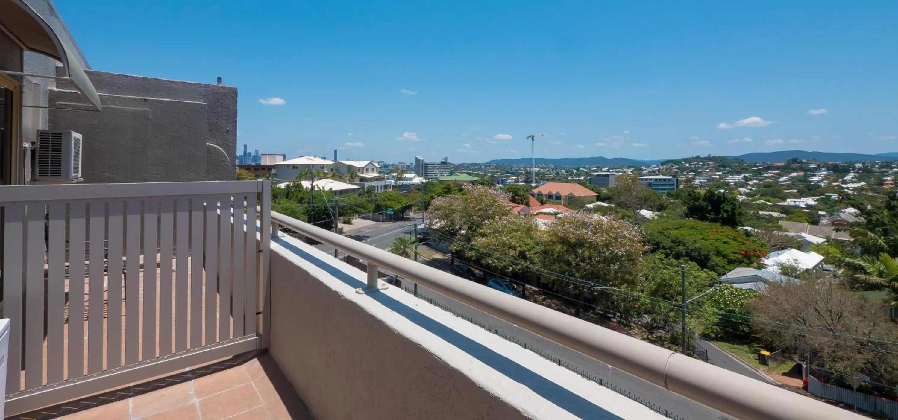 Day in Hampton Court Apartments