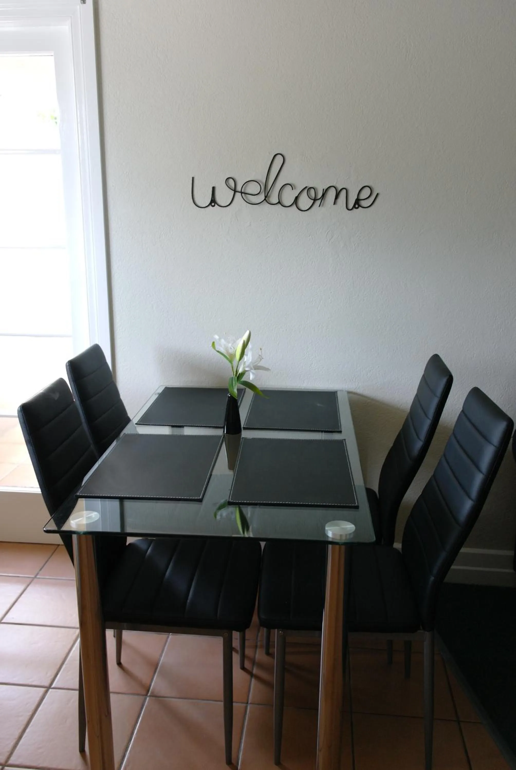 Dining area in Hampton Court Apartments