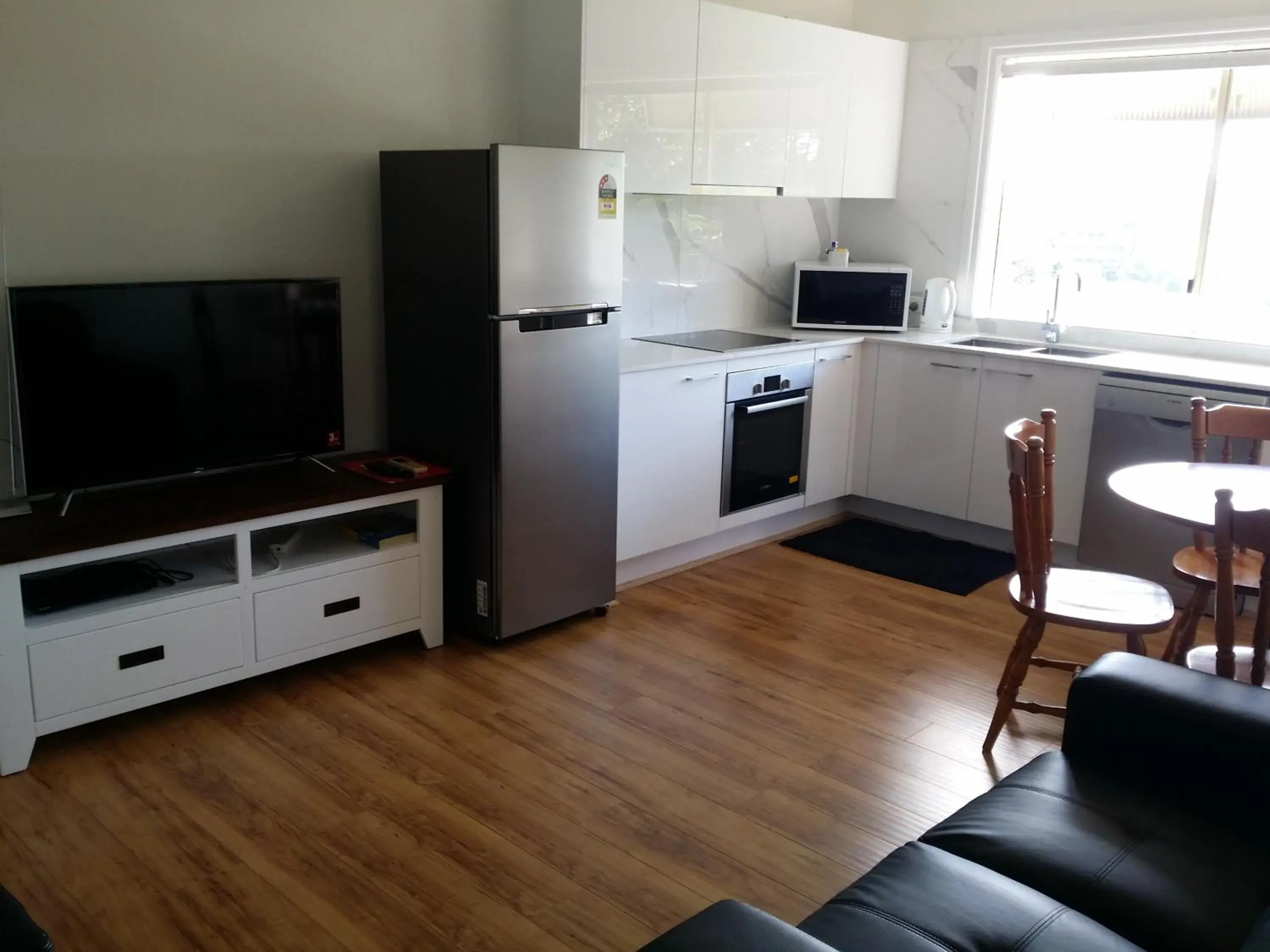 Restaurant/places to eat in Hampton Court Apartments Restaurant/places to eat in Hampton Court Apartments