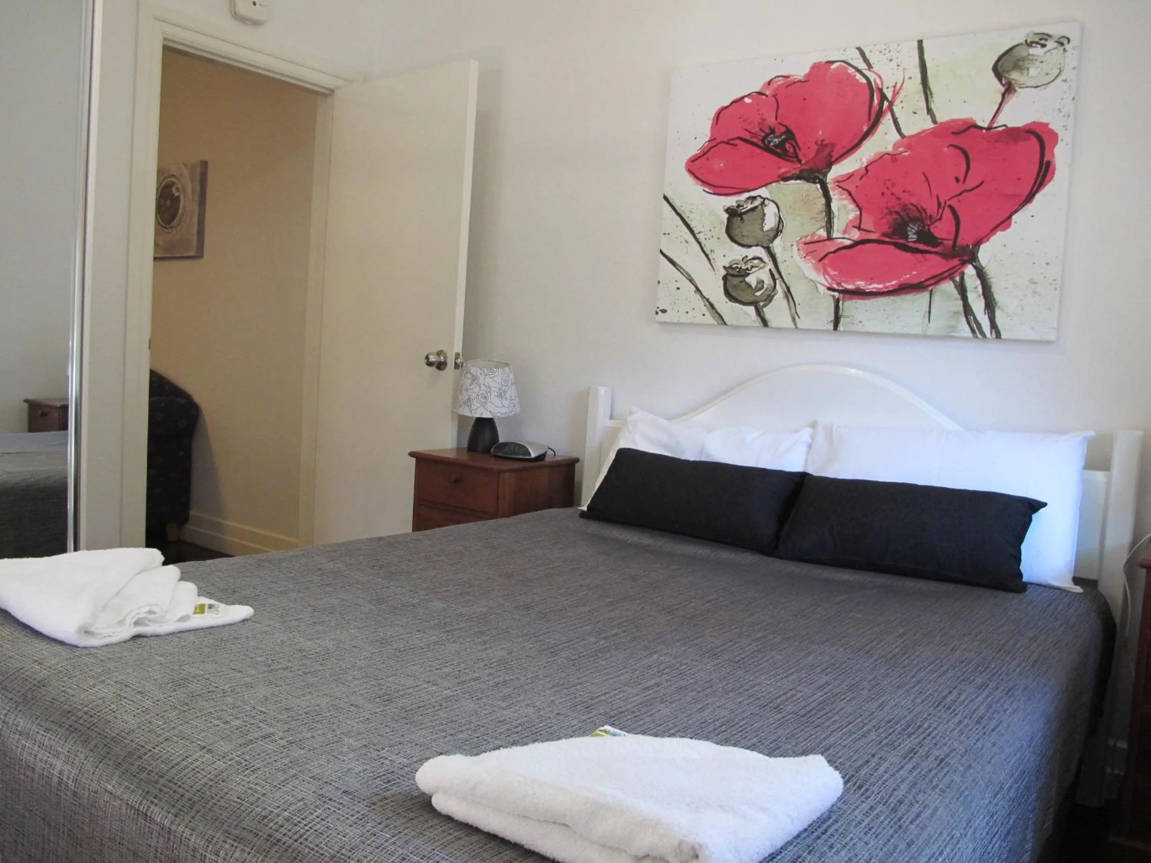 Bedroom, Bed in Hampton Court Apartments