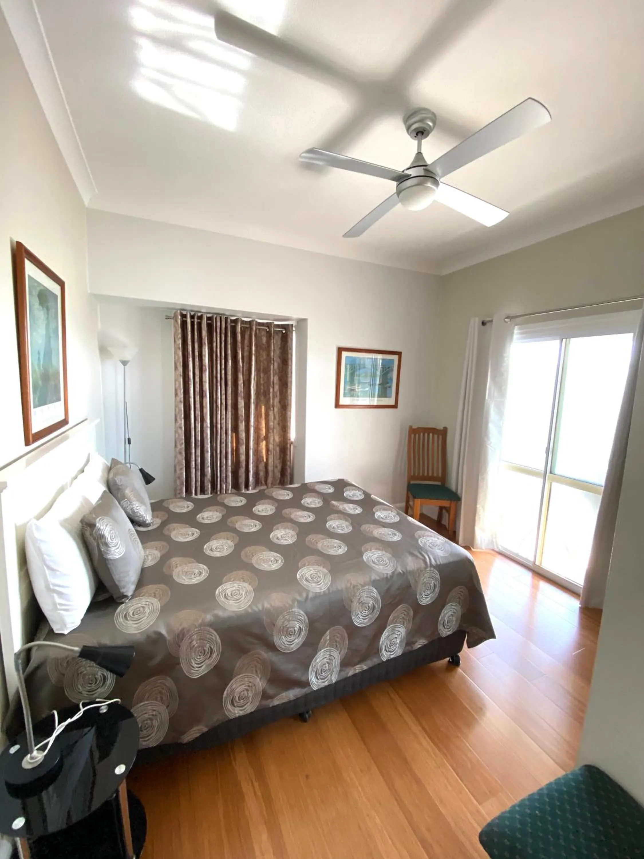 Bed in Hampton Court Apartments