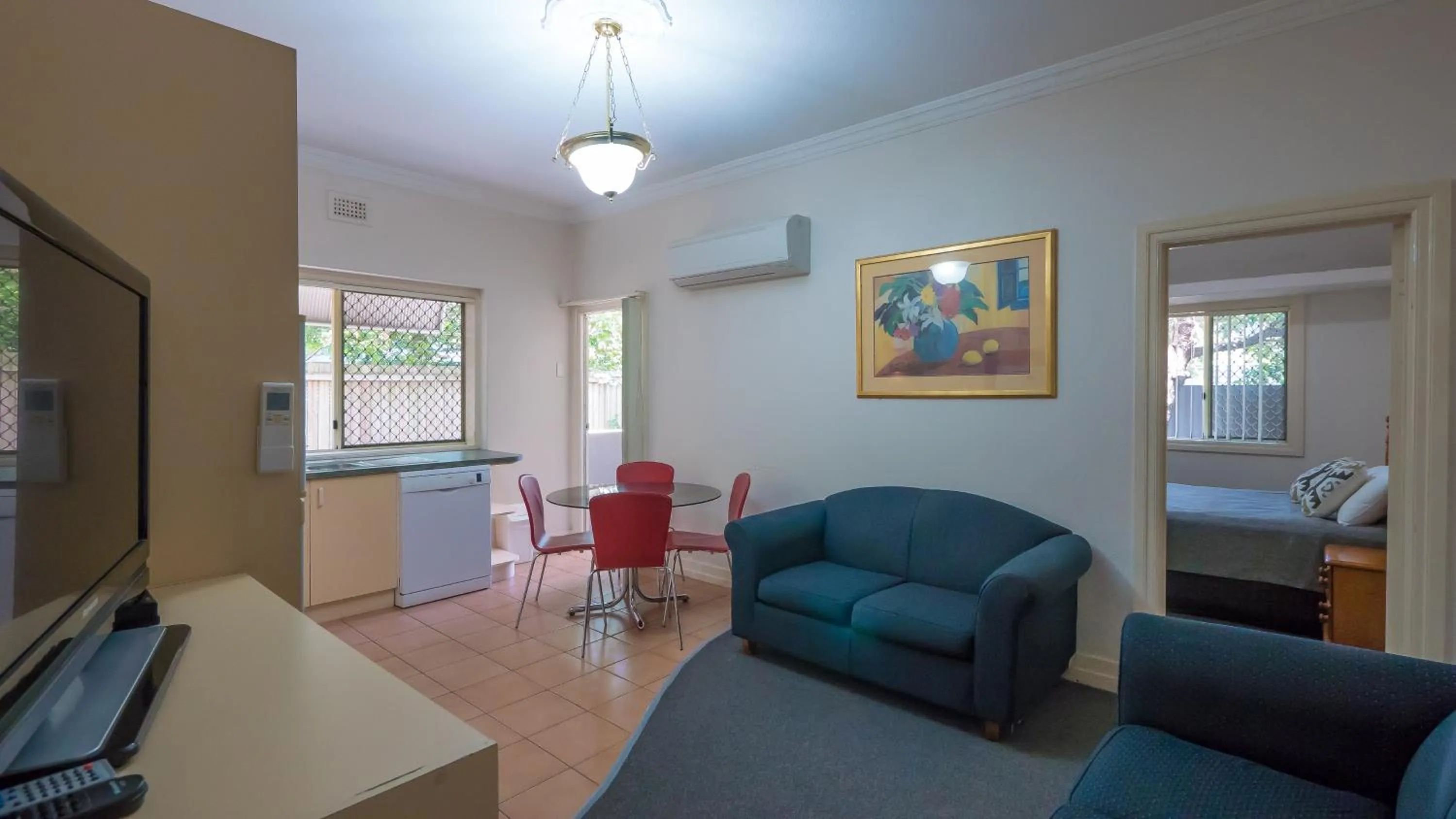 Living room in Hampton Court Apartments