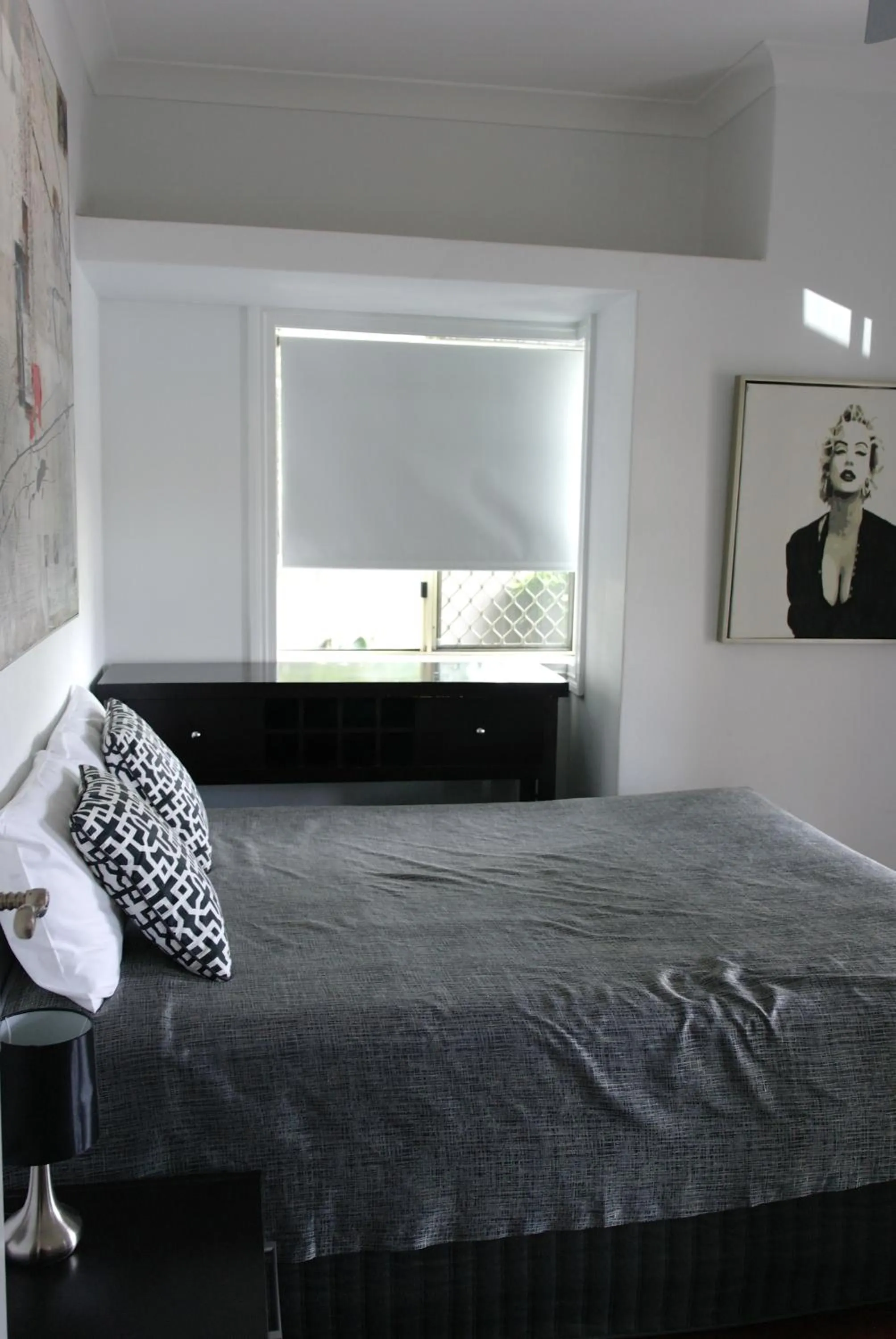 Bedroom, Bed in Hampton Court Apartments
