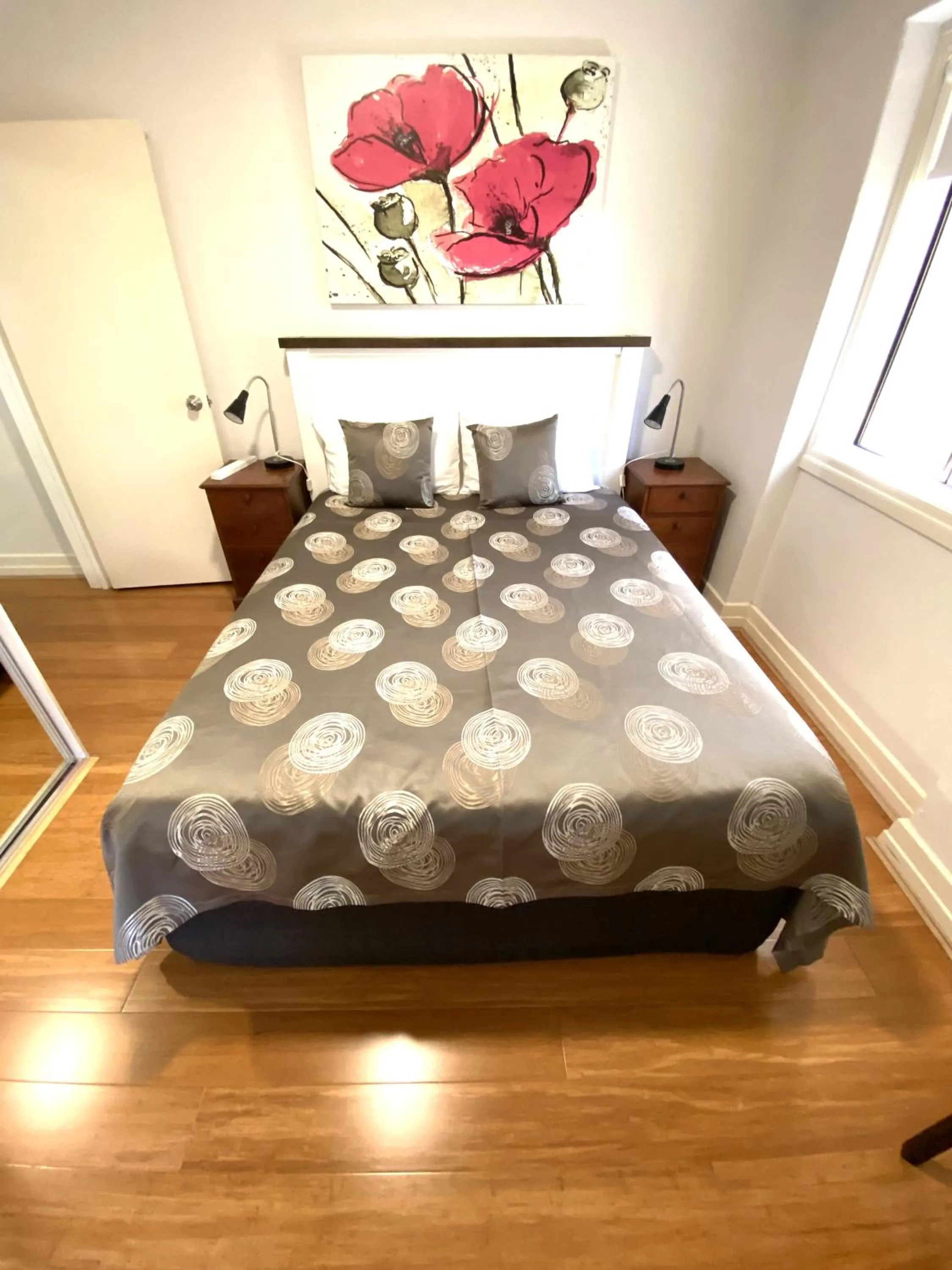 Bed in Hampton Court Apartments