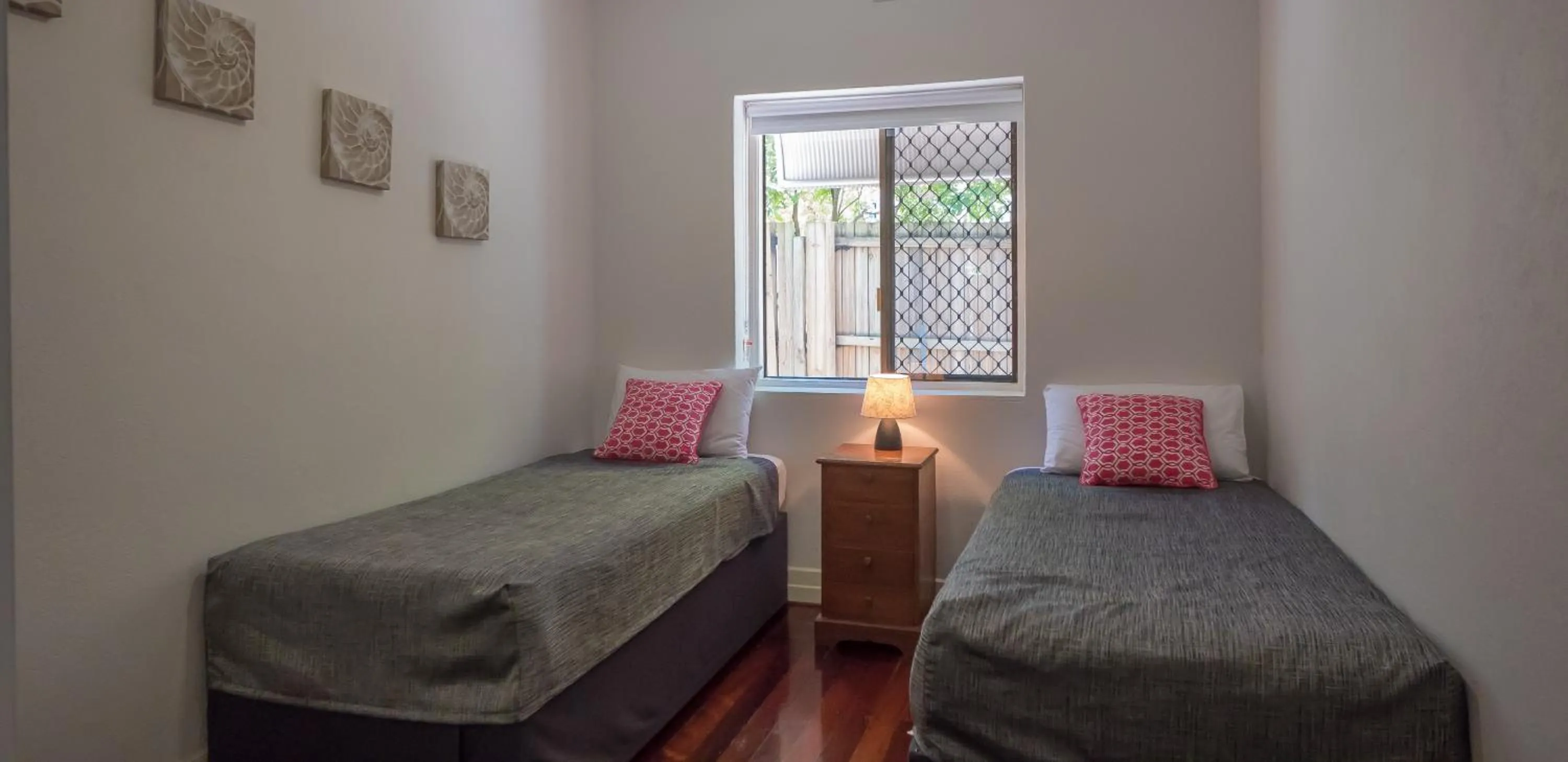Photo of the whole room, Bed in Hampton Court Apartments