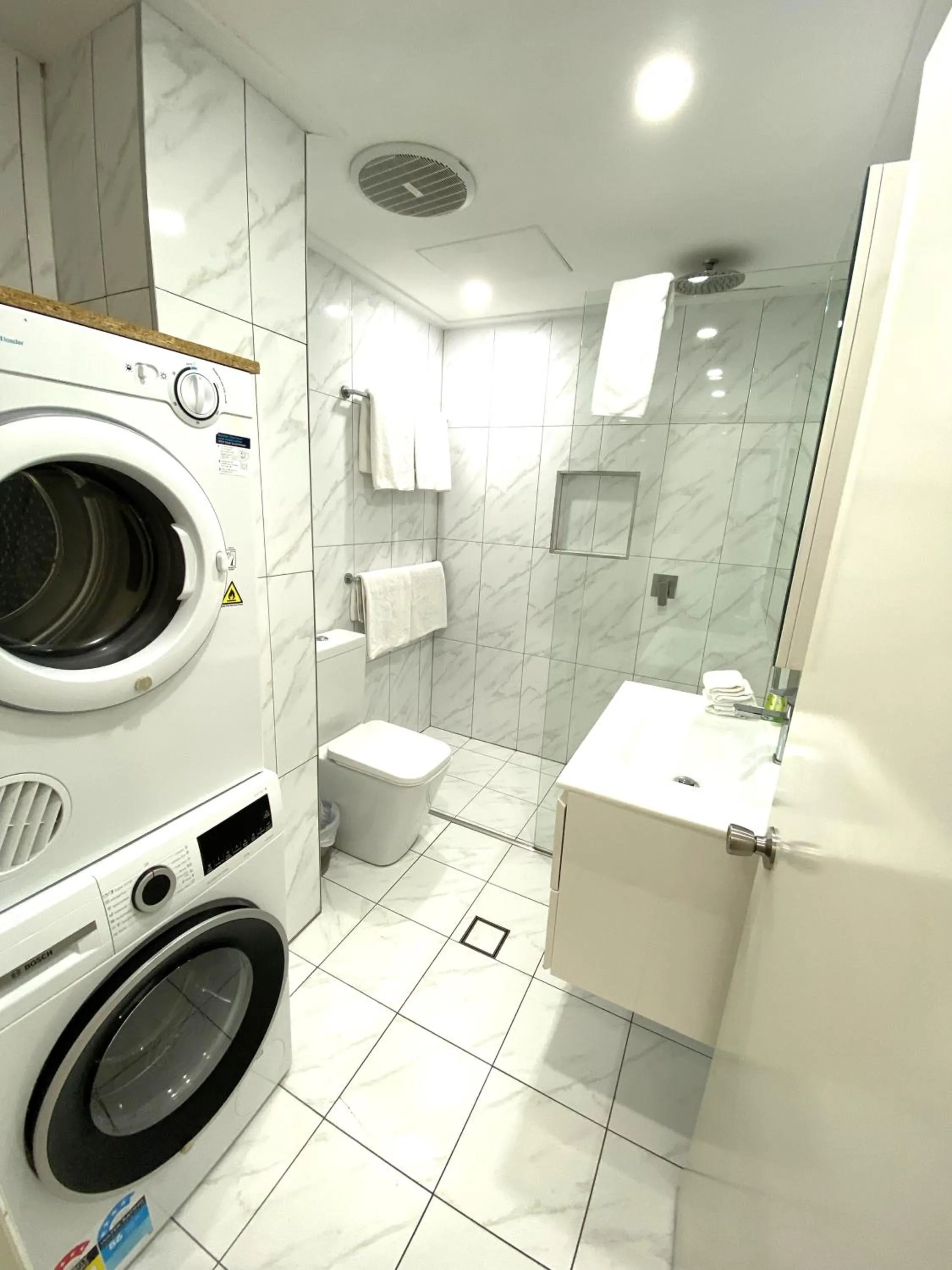 Shower in Hampton Court Apartments