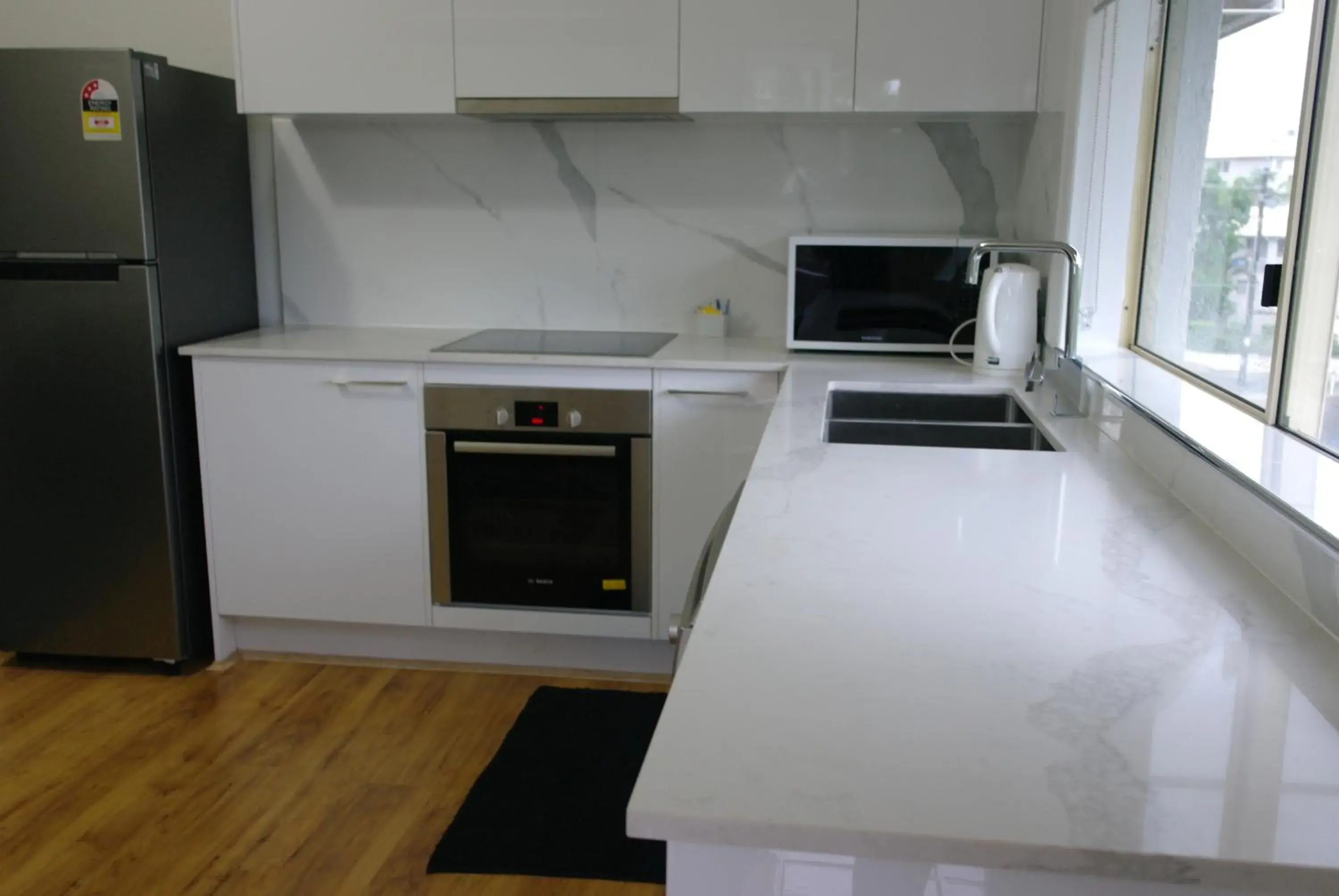 Restaurant/places to eat in Hampton Court Apartments Restaurant/places to eat in Hampton Court Apartments