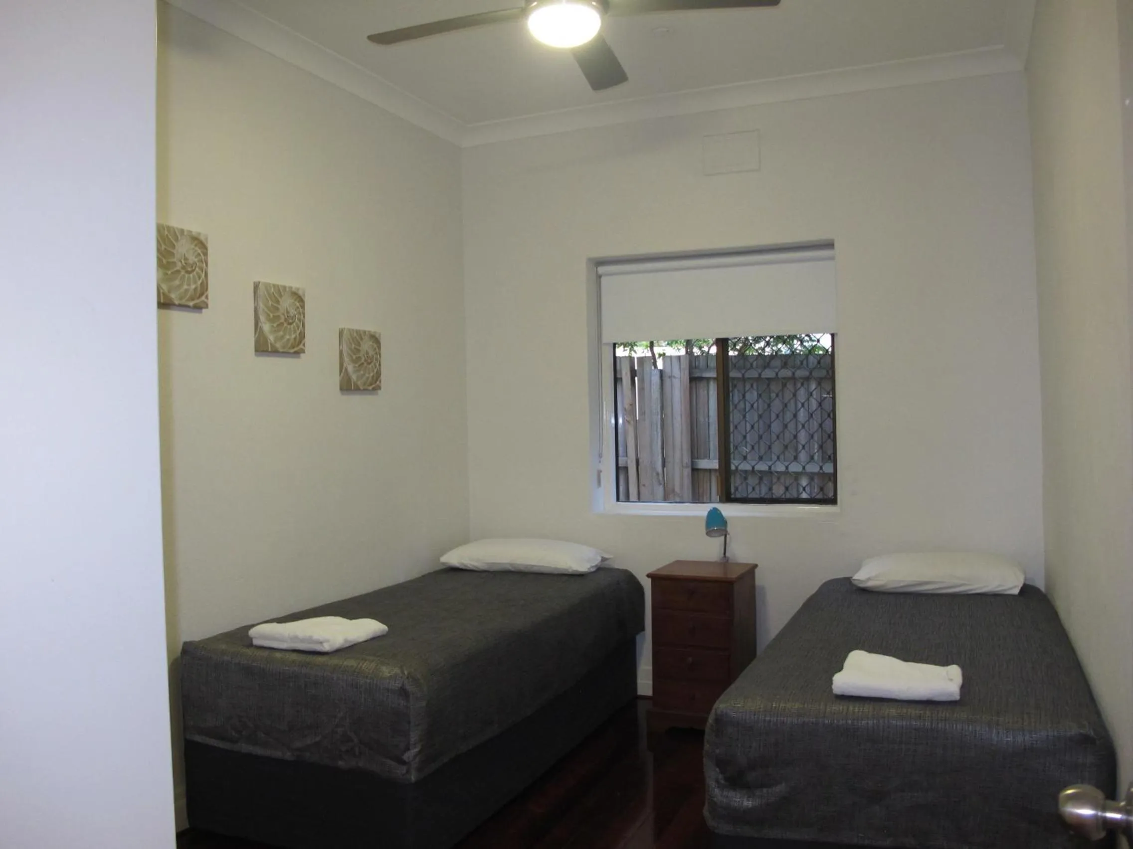 Bedroom, Bed in Hampton Court Apartments
