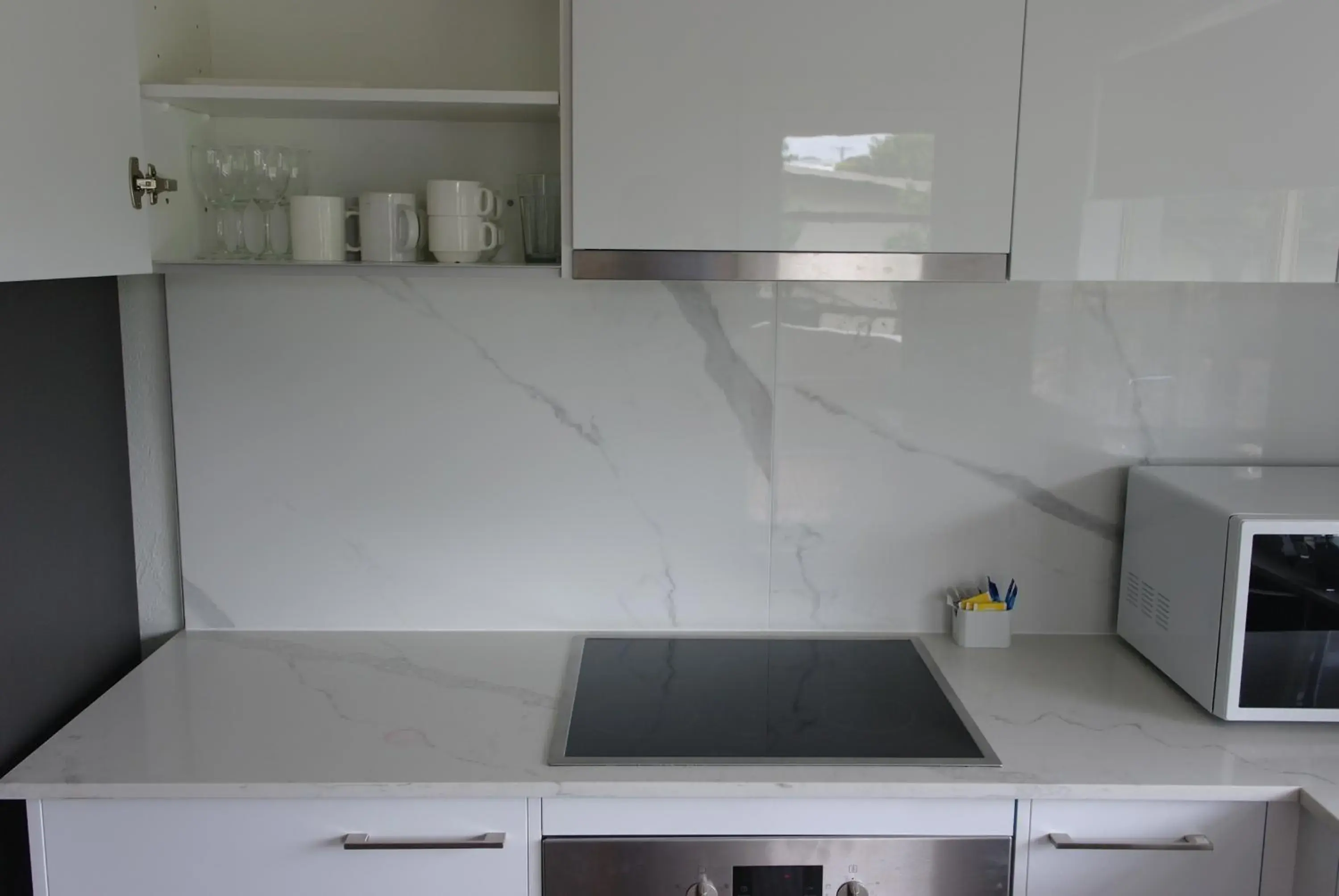 Restaurant/places to eat in Hampton Court Apartments Restaurant/places to eat in Hampton Court Apartments