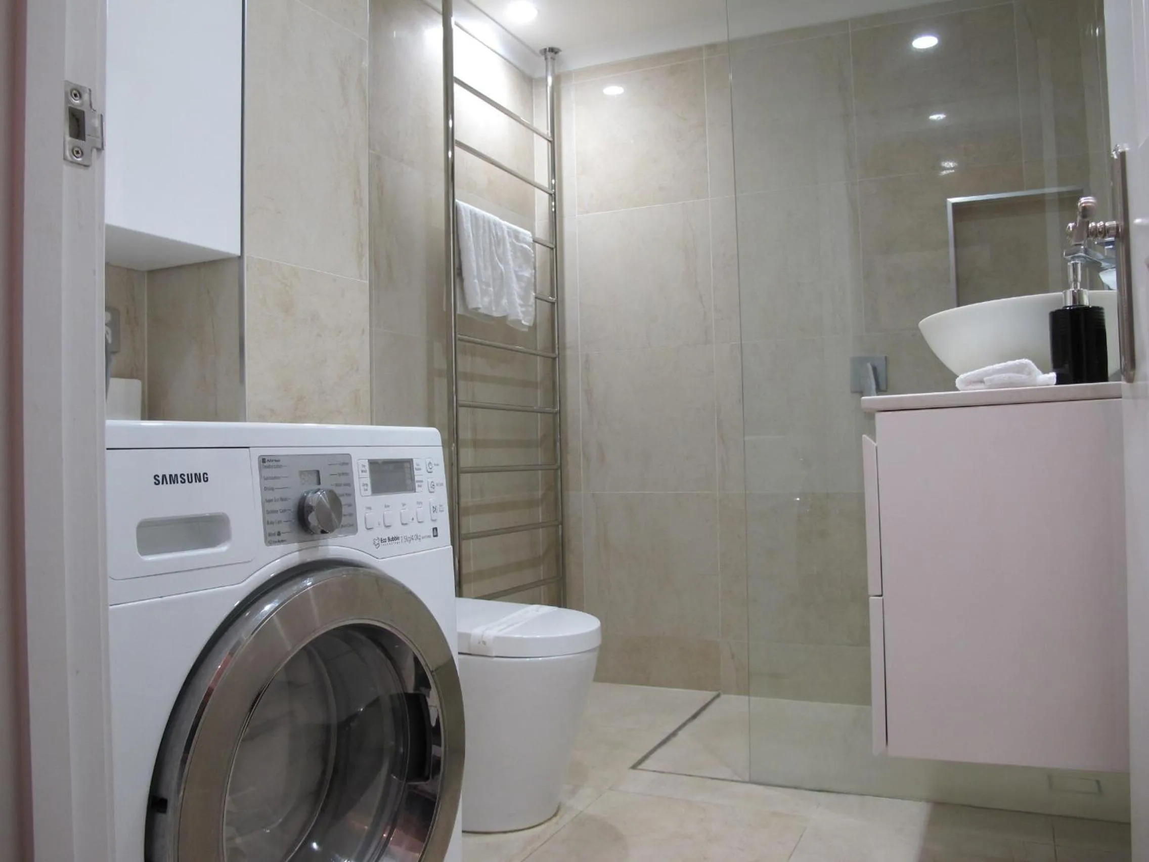 Bathroom in Hampton Court Apartments