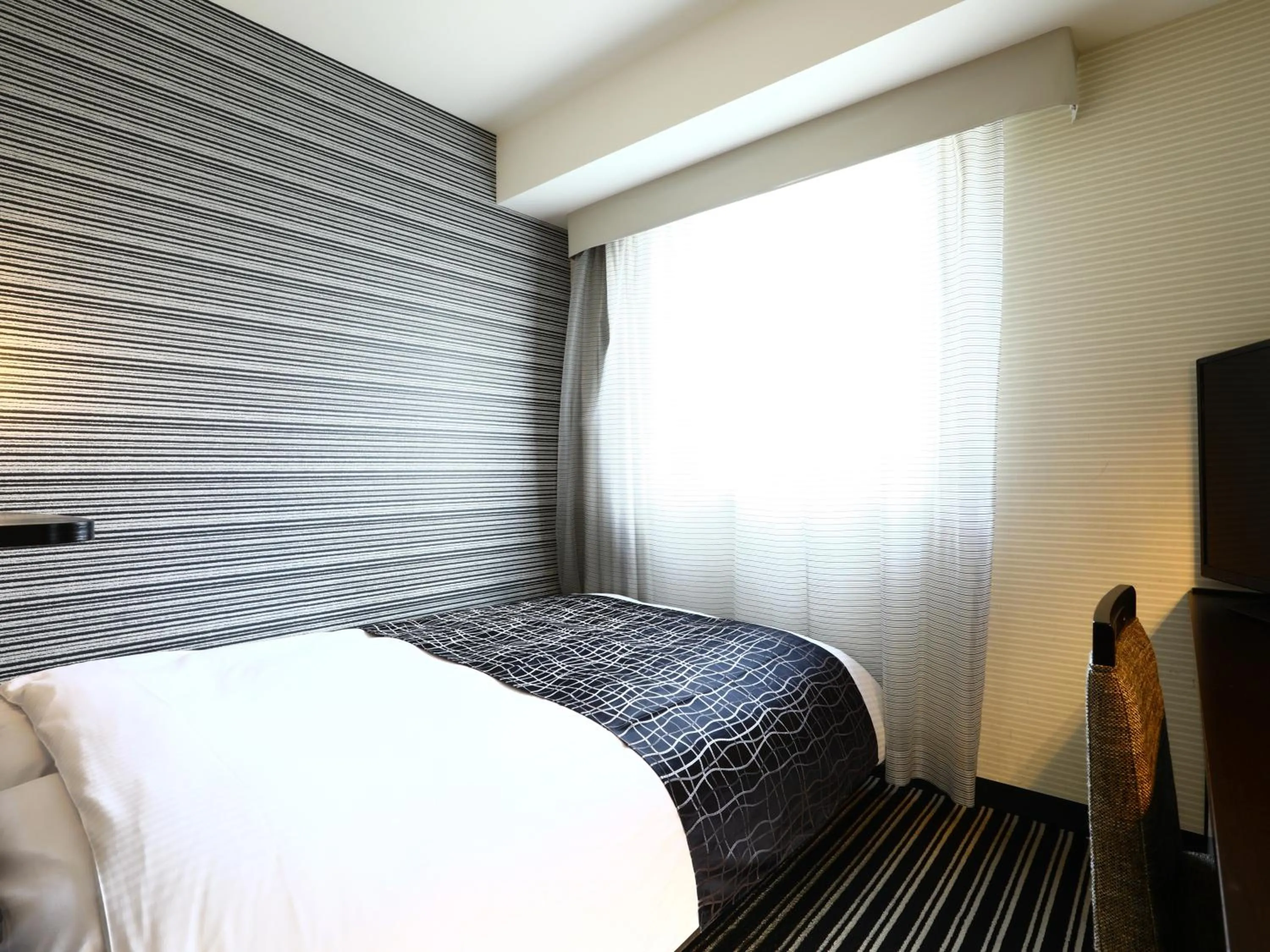 Photo of the whole room, Bed in APA Hotel Higashi Shinjuku Kabukicho