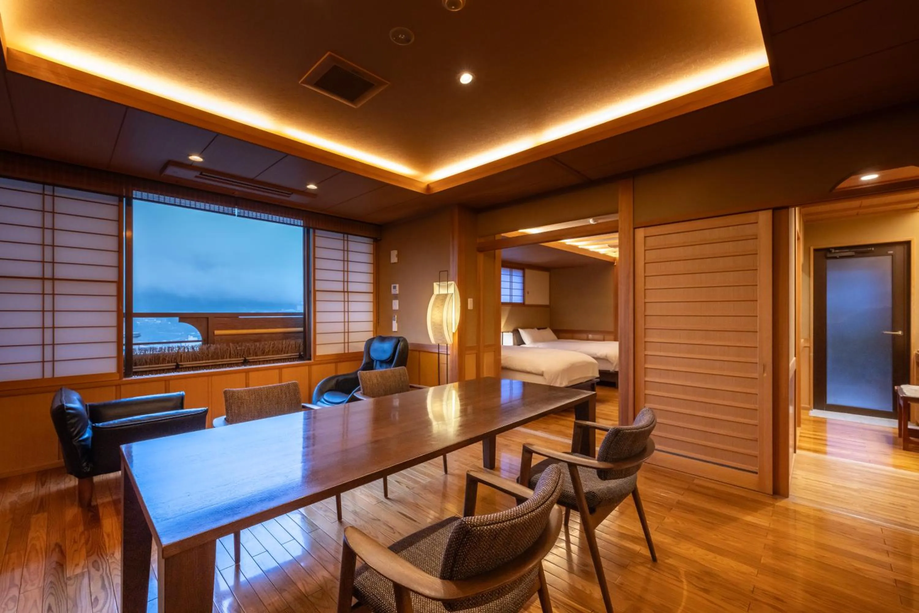 Dining area, Bed in Suihoen