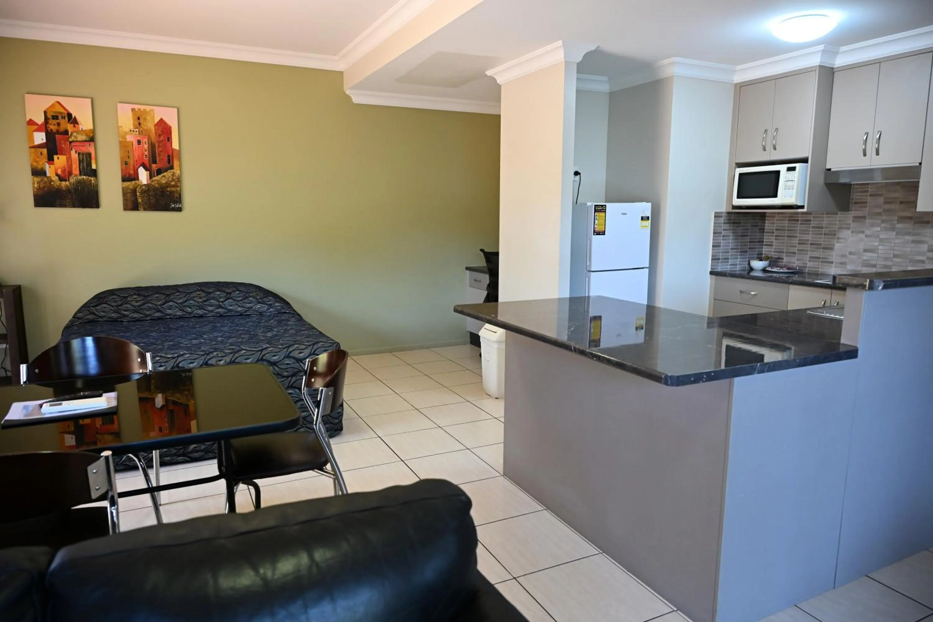 Western Gateway Motel and Apartments