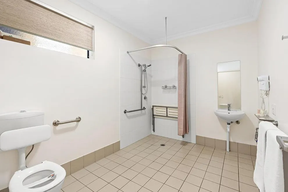 Facility for disabled guests in Western Gateway Motel and Apartments